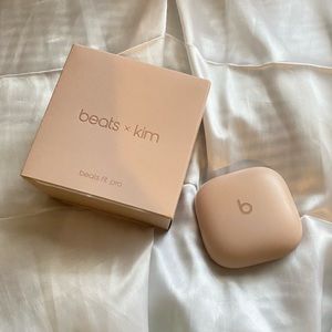 Kim Kardashian beats fits pro in the shade moon